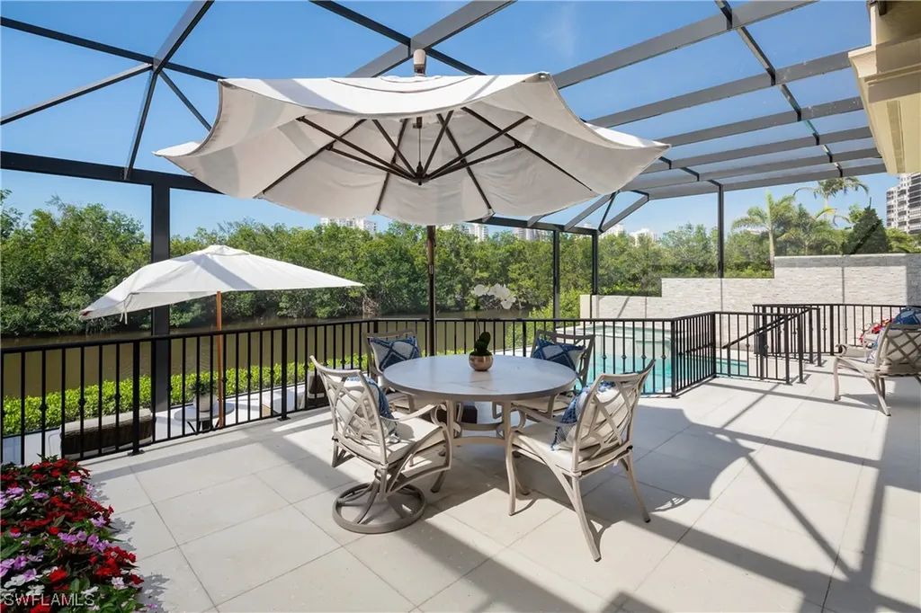 8041 Via Vecchia Naples FL 34108