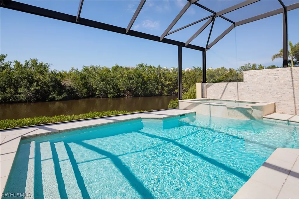 8041 Via Vecchia Naples FL 34108