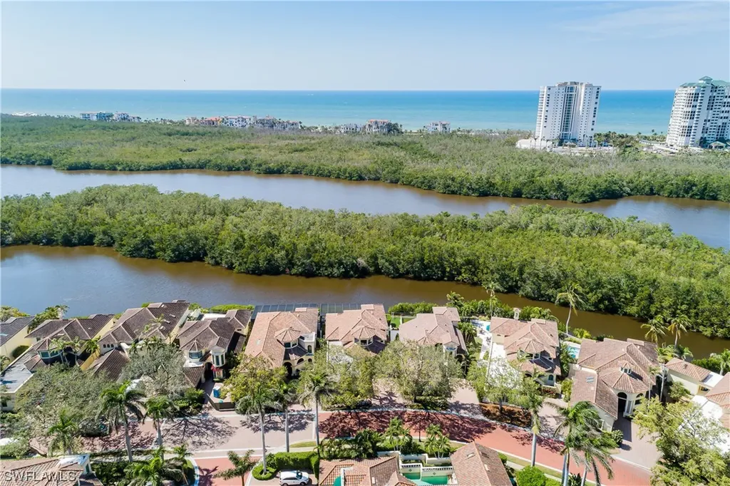 8041 Via Vecchia Naples FL 34108