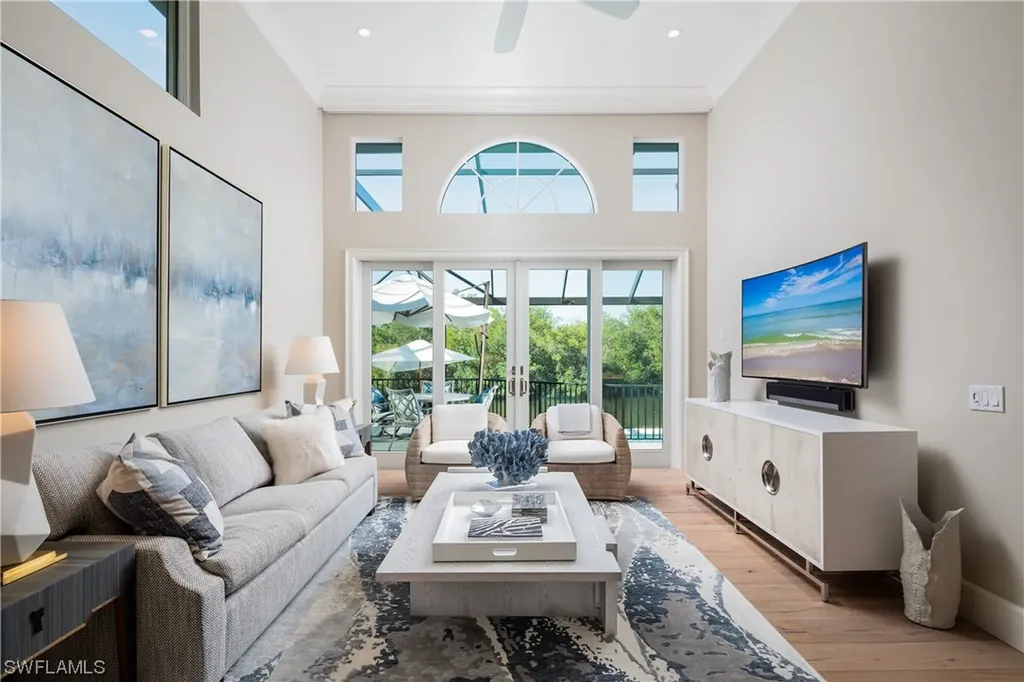8041 Via Vecchia Naples FL 34108