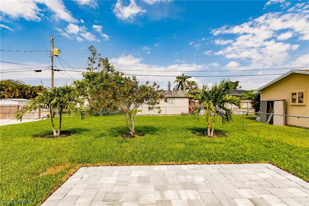 639 98th Avenue N Naples FL 34108