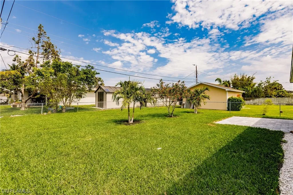 639 98th Avenue N Naples FL 34108