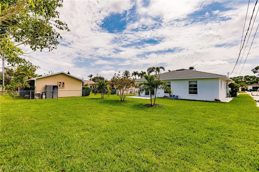 639 98th Avenue N Naples FL 34108