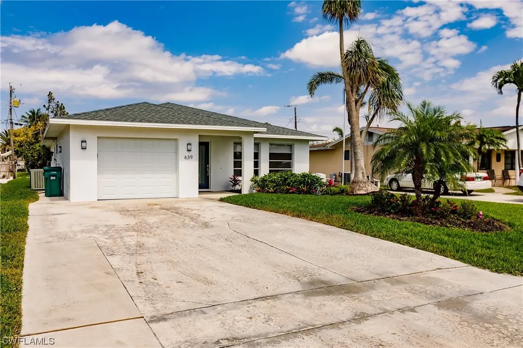 639 98th Avenue N Naples FL 34108