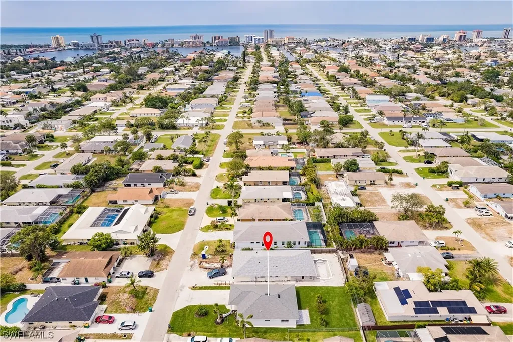 639 98th Avenue N Naples FL 34108