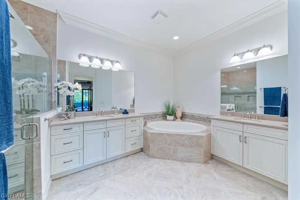 6631 Roma Way Naples FL 34113
