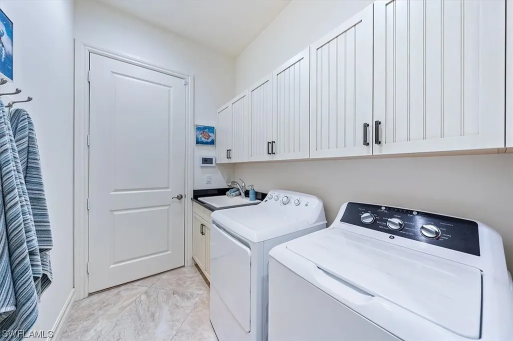 6631 Roma Way Naples FL 34113