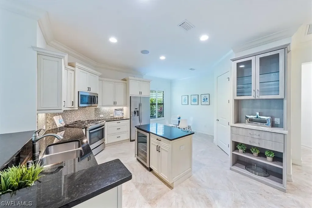 6631 Roma Way Naples FL 34113