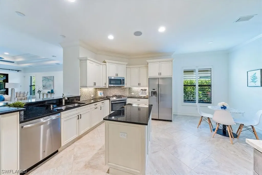 6631 Roma Way Naples FL 34113