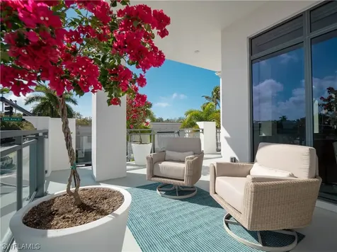 875 6TH Avenue S Naples FL 34102