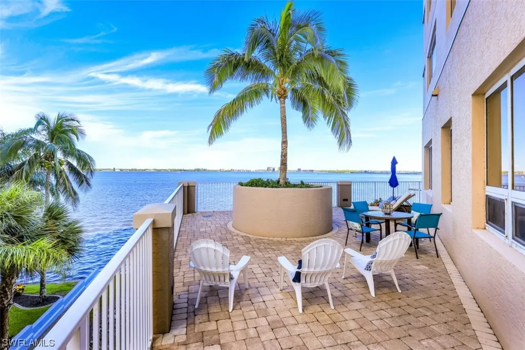 2104 W First Street Fort Myers FL 33901