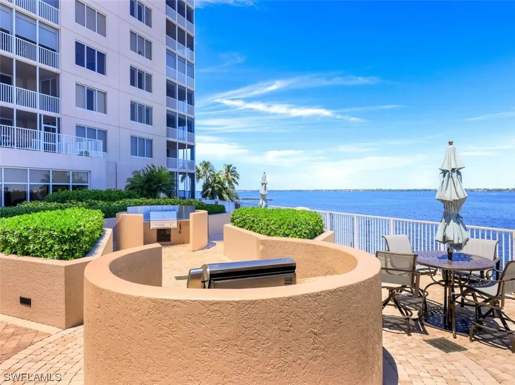 2104 W First Street Fort Myers FL 33901