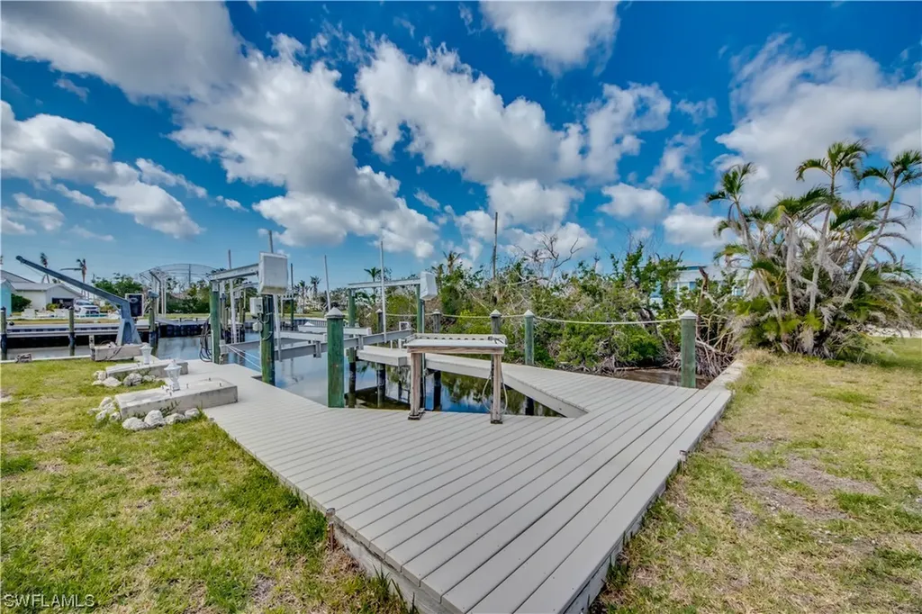 3689 Outrigger Lane St. James City FL 33956