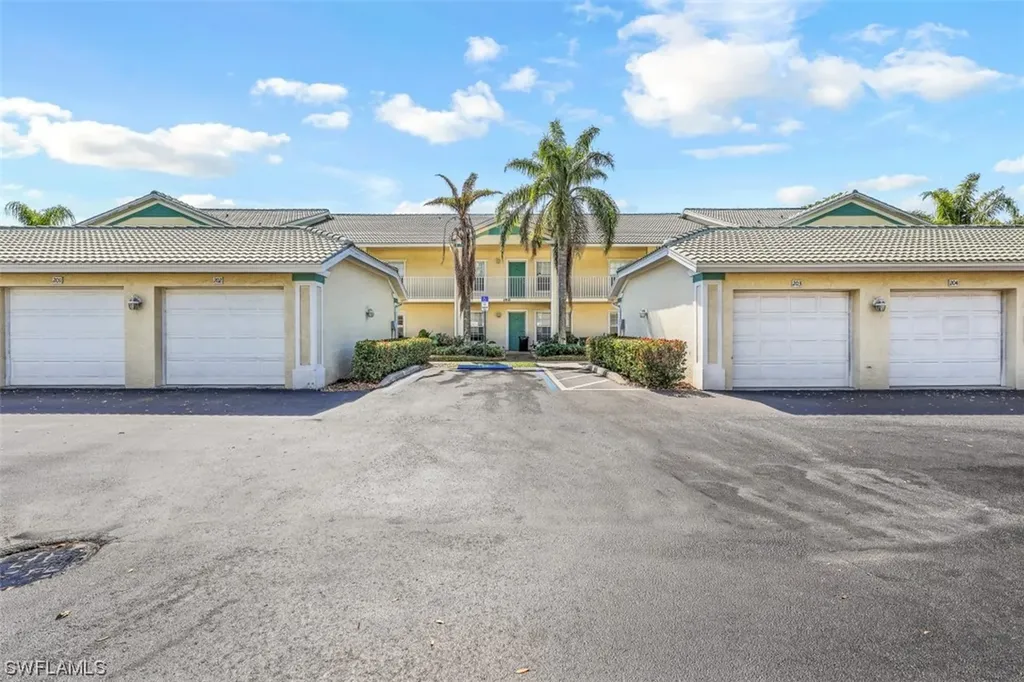 4910 Cougar Court N Naples FL 34109