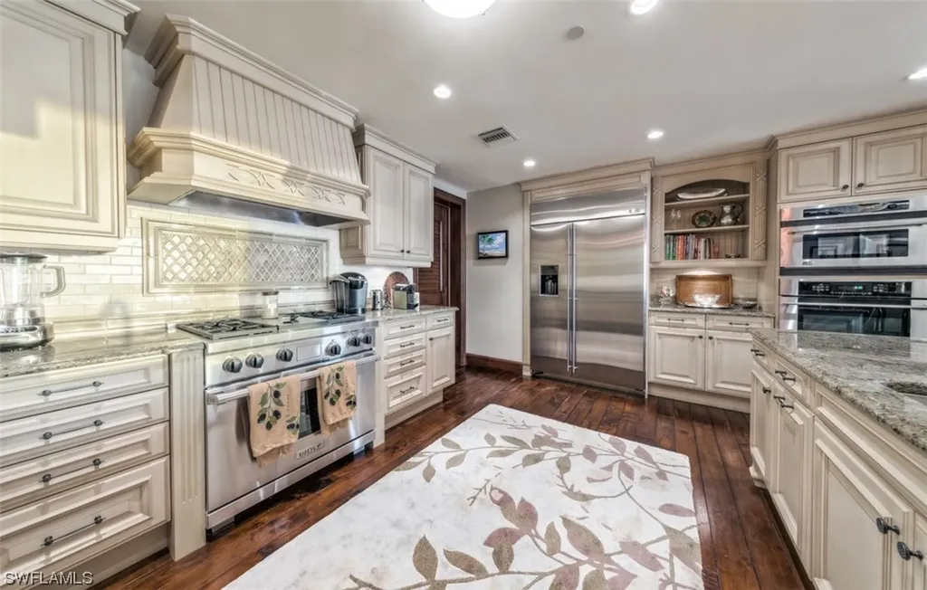 11125 Gulf Shore Drive Naples FL 34108