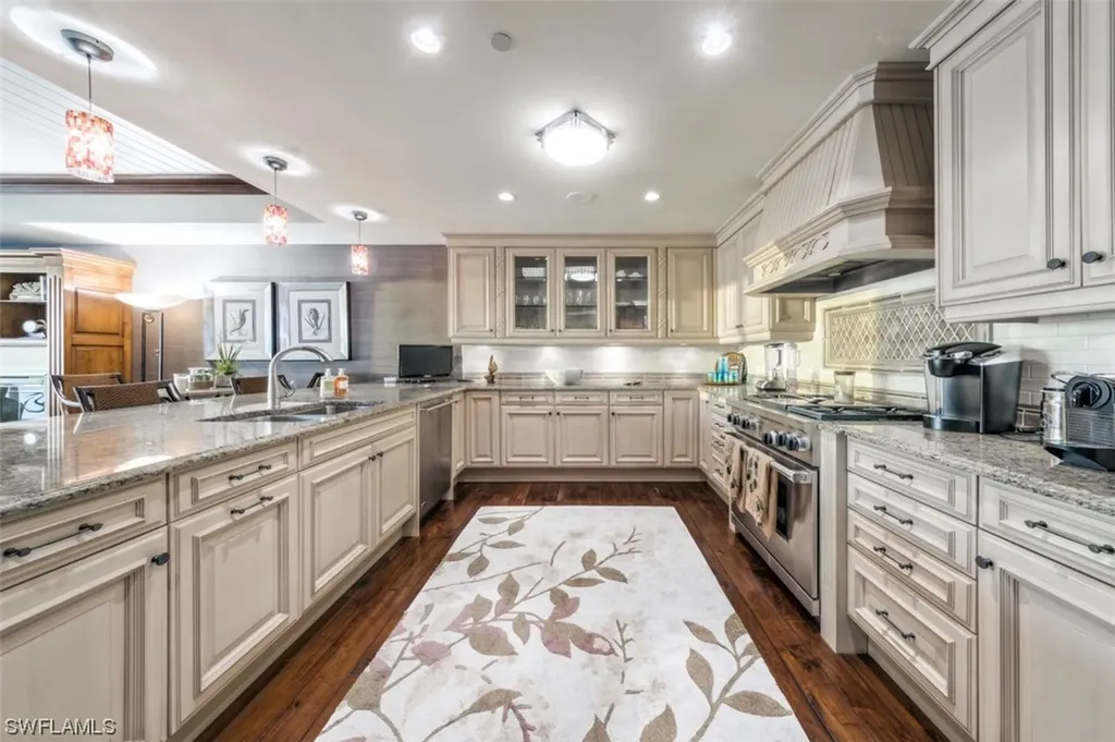 11125 Gulf Shore Drive Naples FL 34108