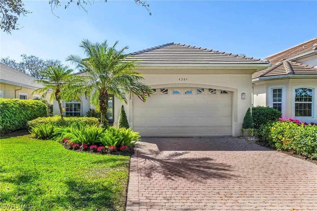 4304 Kensington High Street Naples FL 34105