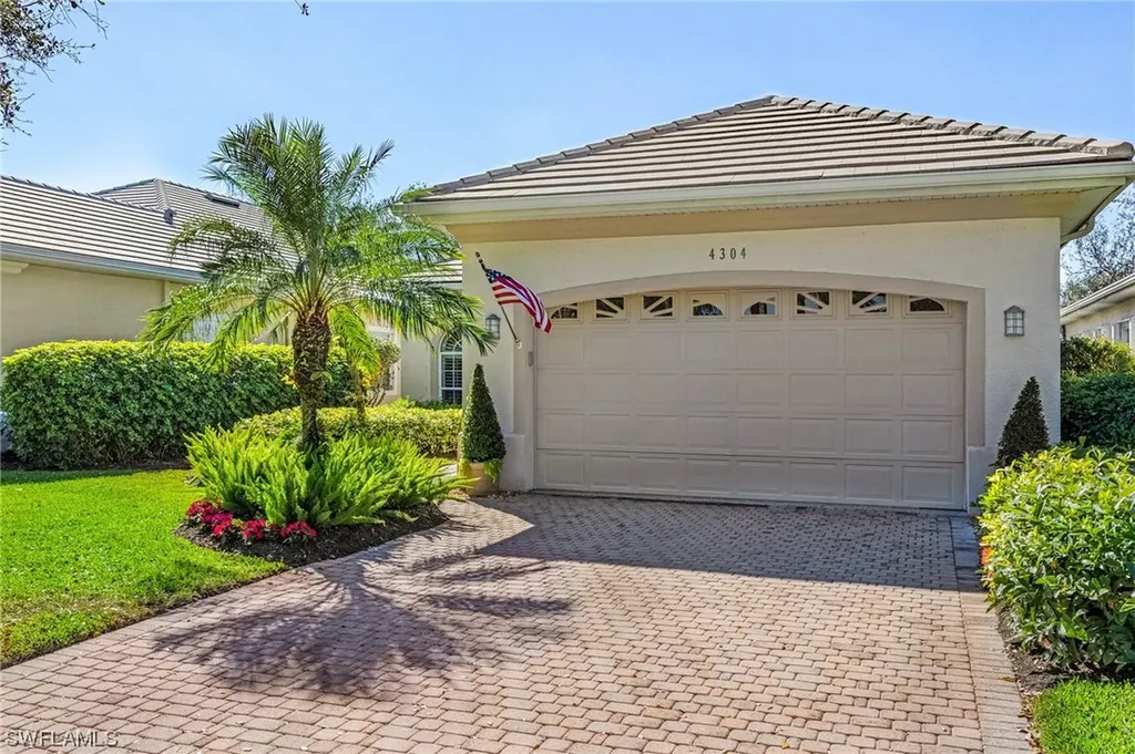 4304 Kensington High Street Naples FL 34105