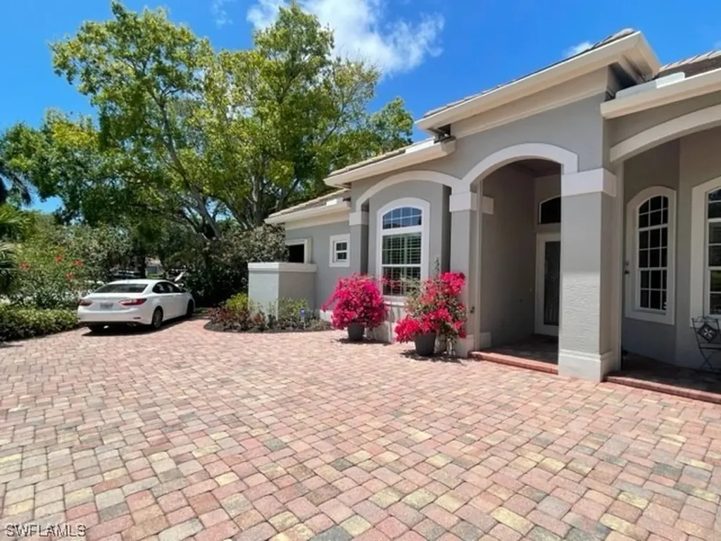 2067 Mission Drive Naples FL 34109