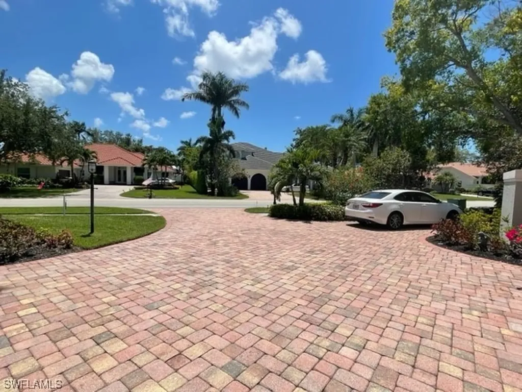 2067 Mission Drive Naples FL 34109