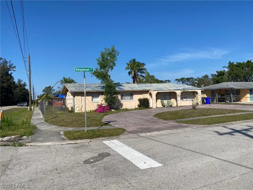 36 Kingsman Circle Fort Myers FL 33905