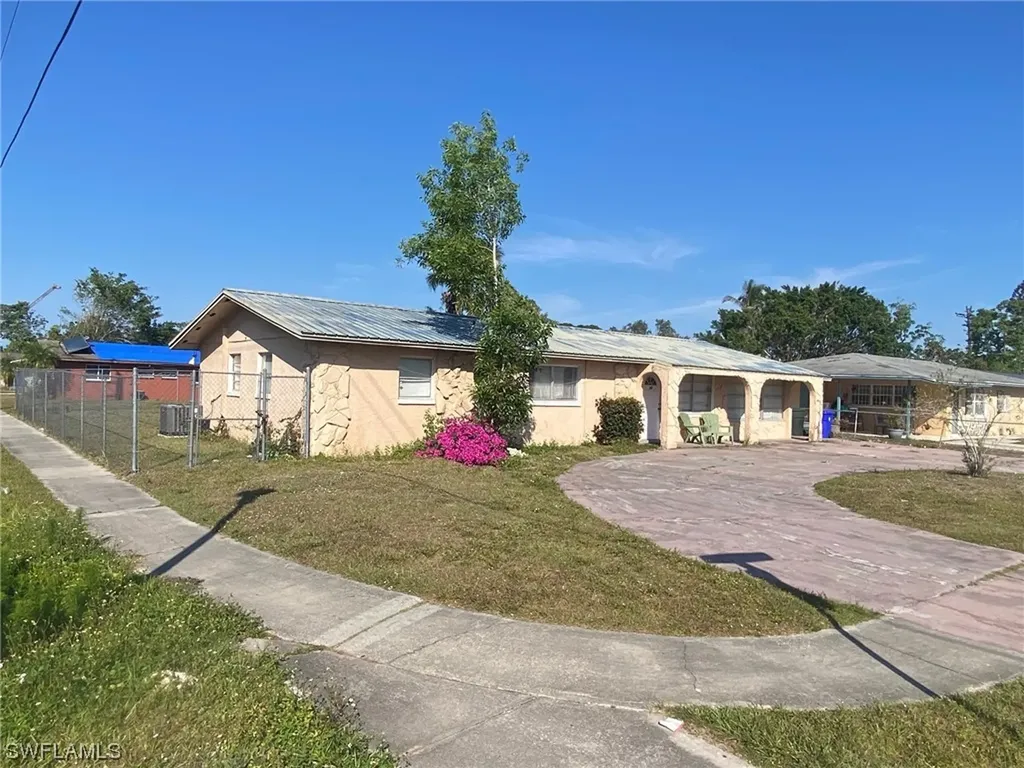 36 Kingsman Circle Fort Myers FL 33905