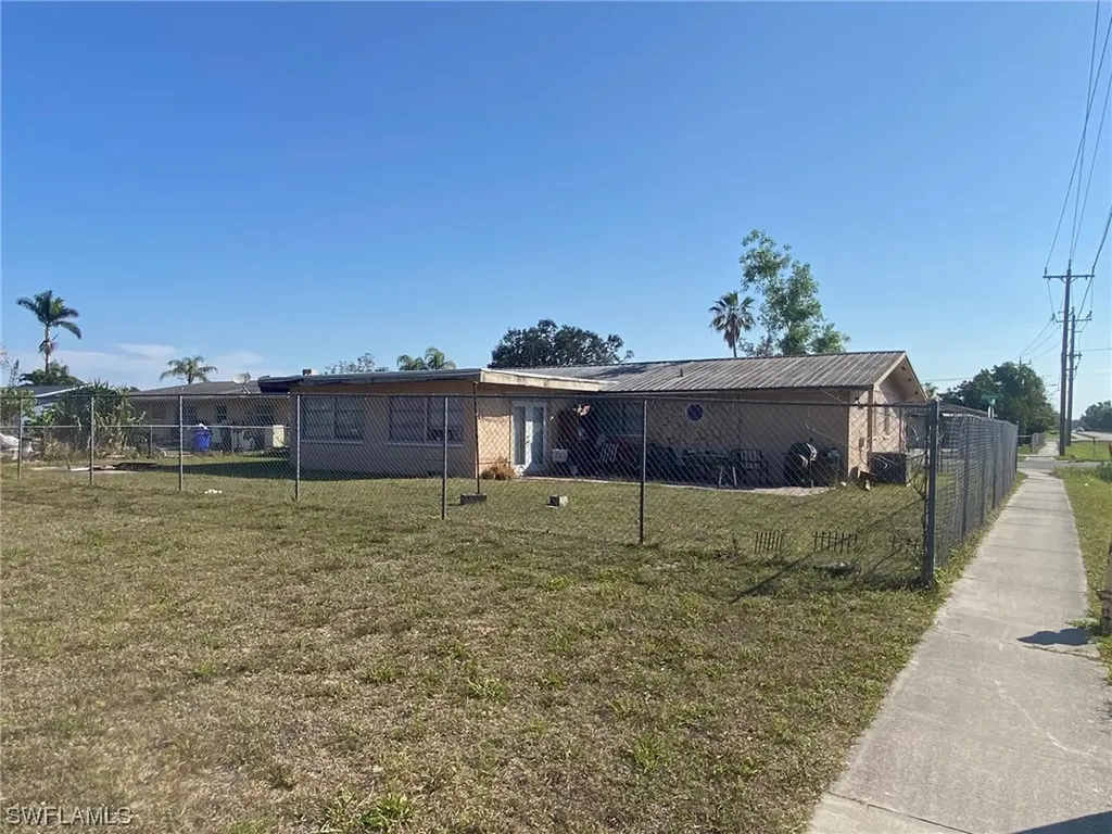 36 Kingsman Circle Fort Myers FL 33905