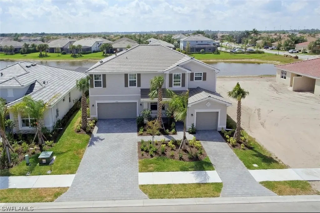 2436 Fallglo Street Naples FL 34120