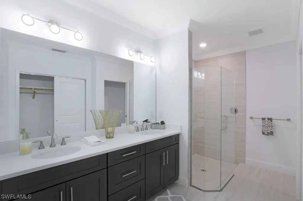 16356 Viansa Way Naples FL 34110