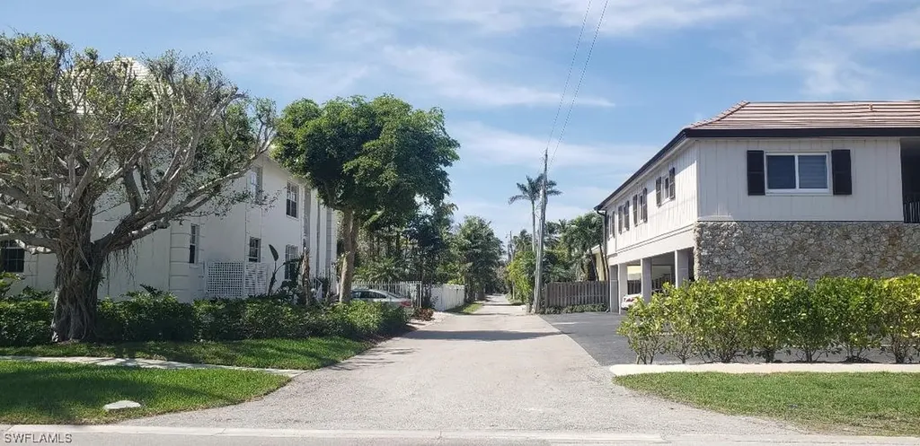 390 2nd Street S Naples FL 34102