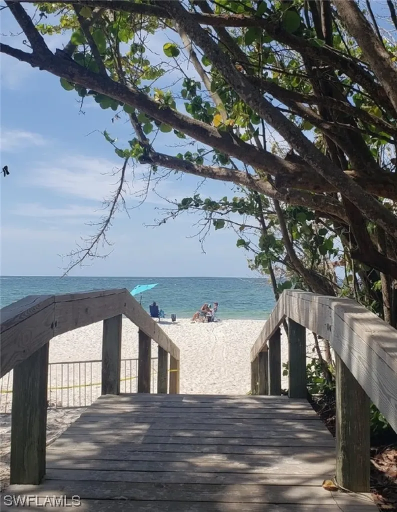 390 2nd Street S Naples FL 34102