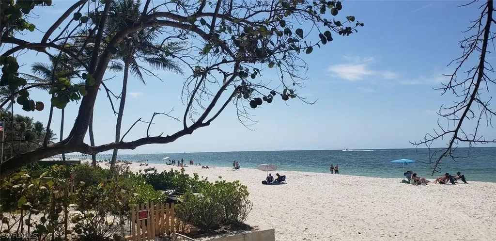 390 2nd Street S Naples FL 34102