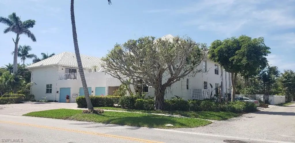 390 2nd Street S Naples FL 34102