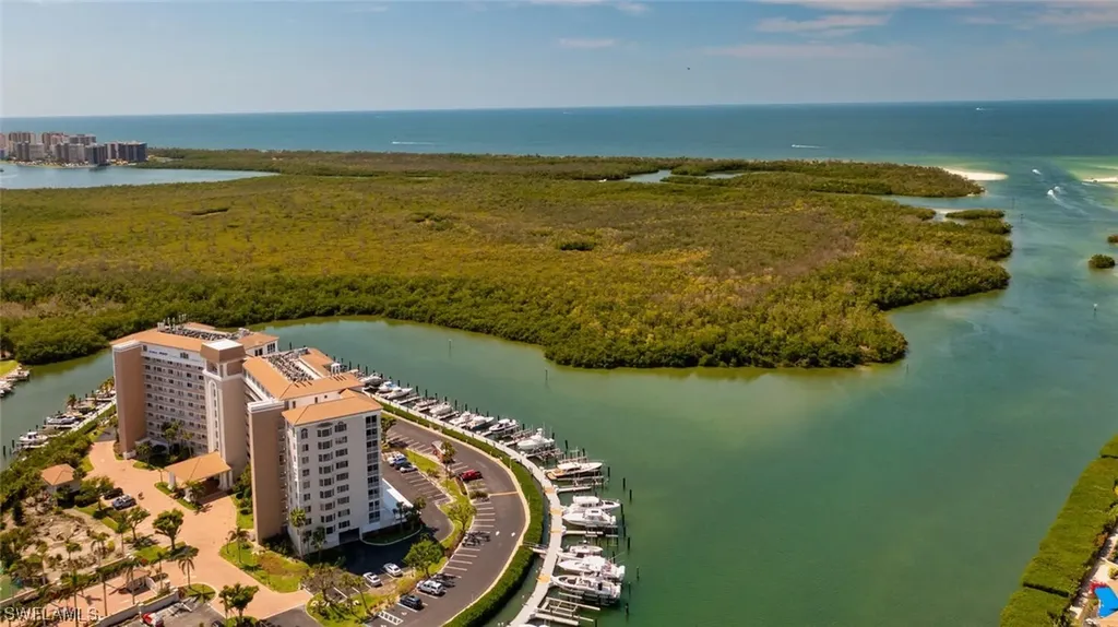 Naples FL, 13105 Vanderbilt Drive, Unit 608
