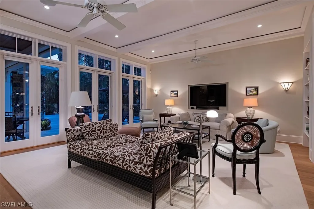 148 10th Avenue S Naples FL 34102