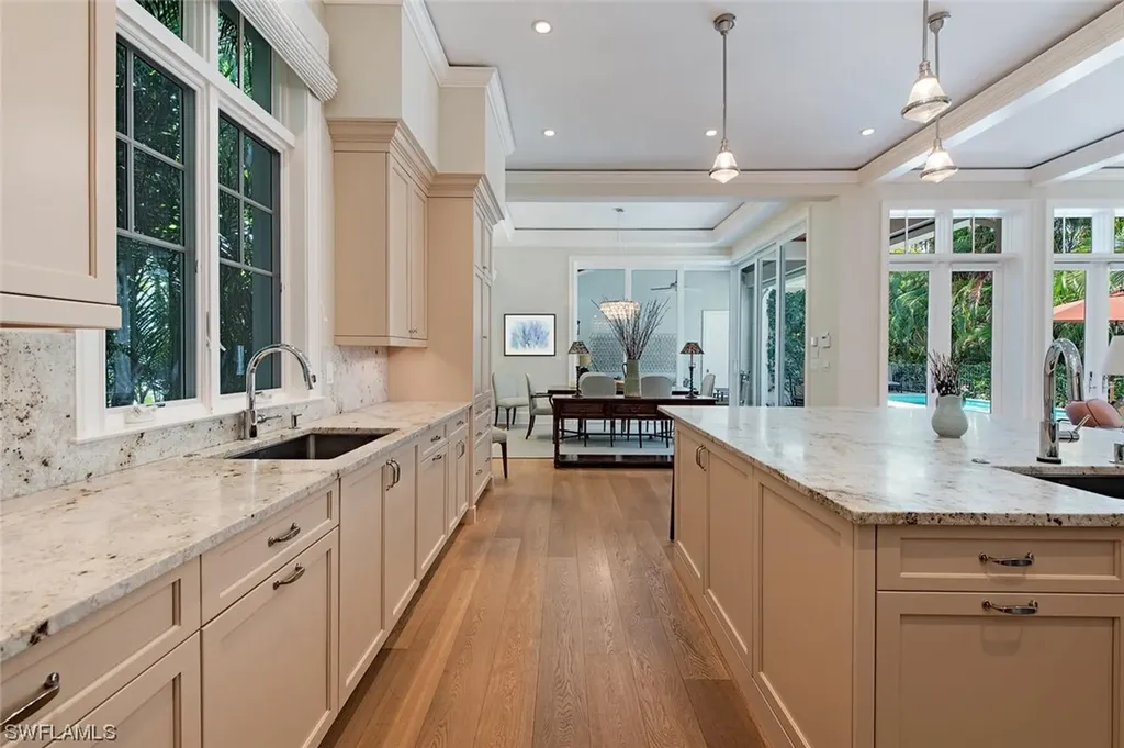 148 10th Avenue S Naples FL 34102