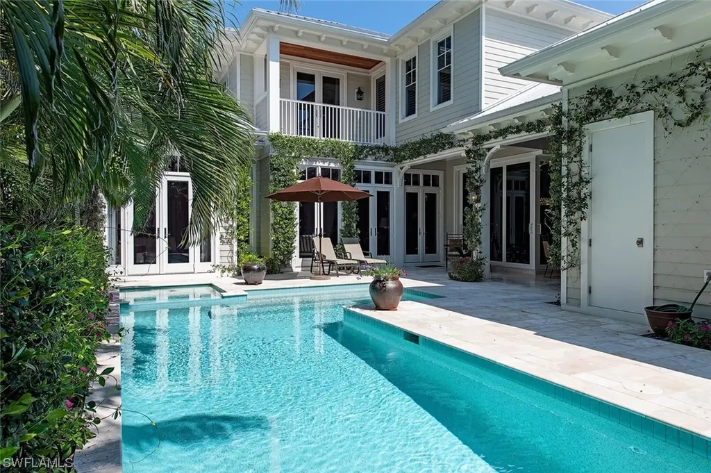 148 10th Avenue S Naples FL 34102