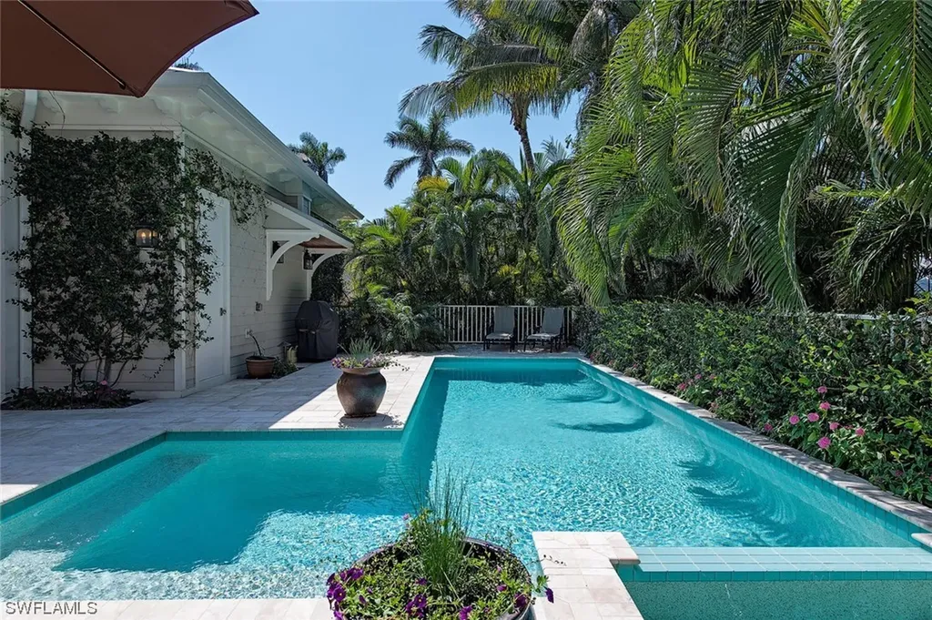 148 10th Avenue S Naples FL 34102