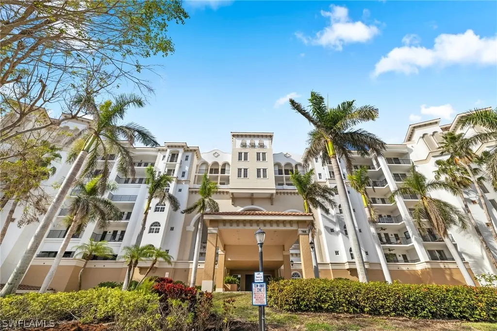 700 La Peninsula Boulevard Naples FL 34113