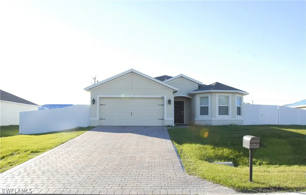 1826 NE 4th Place Cape Coral FL 33909