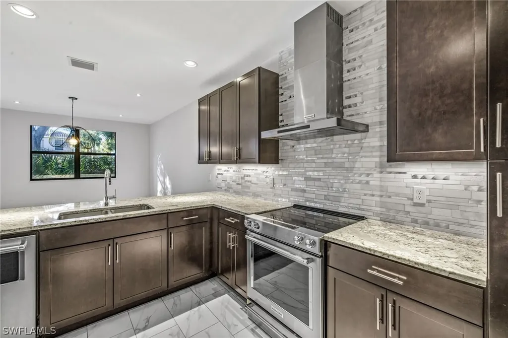 7841 Bristol Circle Naples FL 34120