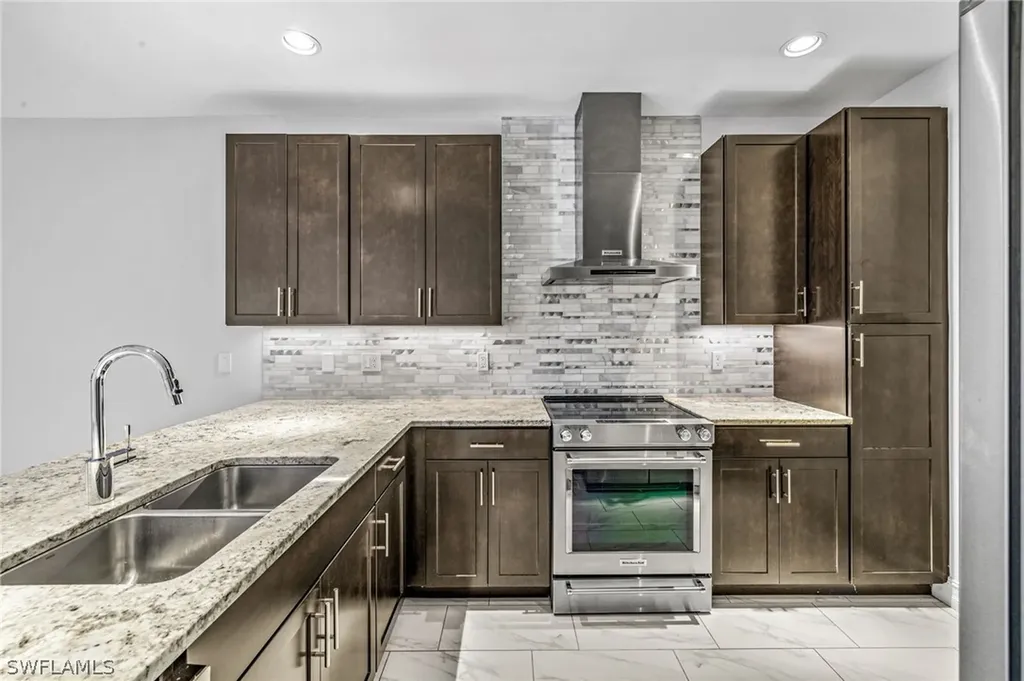 7841 Bristol Circle Naples FL 34120