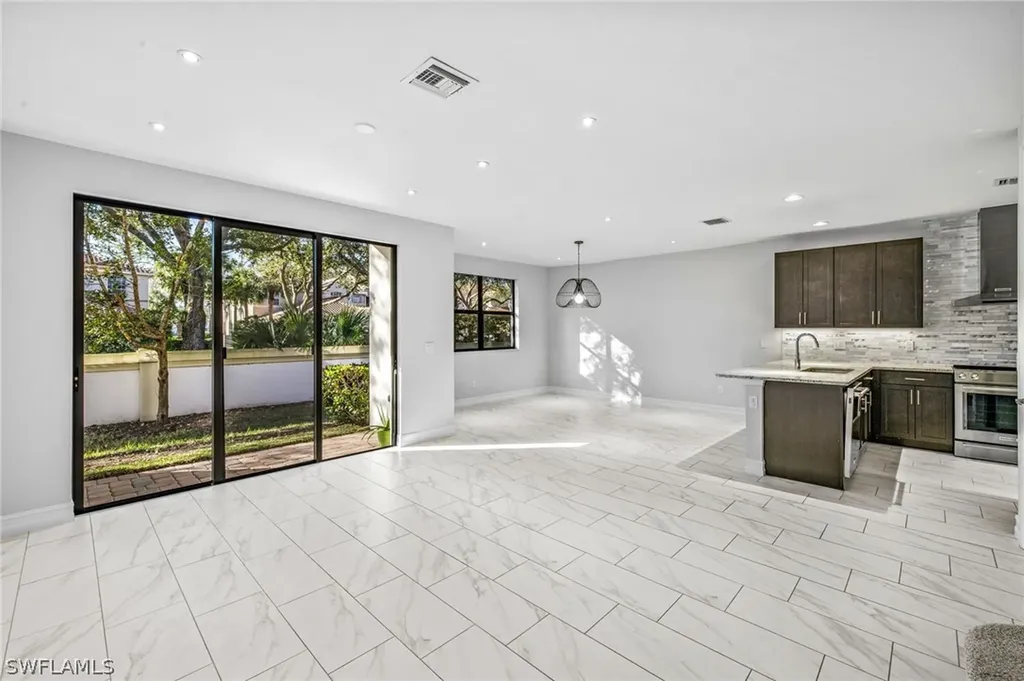 7841 Bristol Circle Naples FL 34120