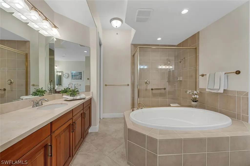 570 El Camino Real Naples FL 34119