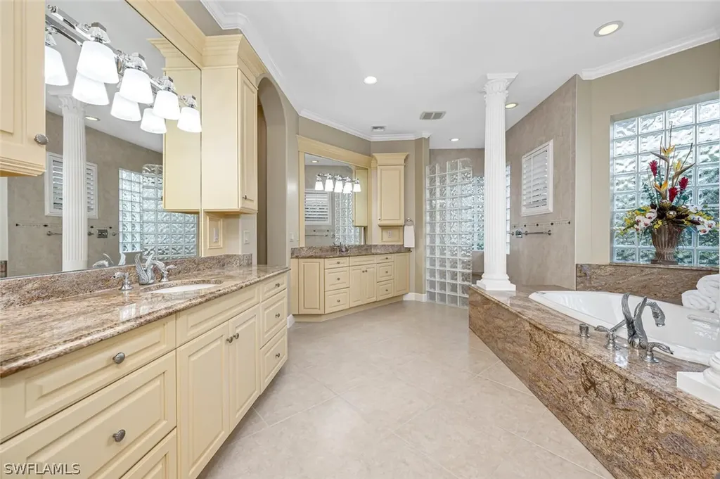 558 Portsmouth Court Naples FL 34110