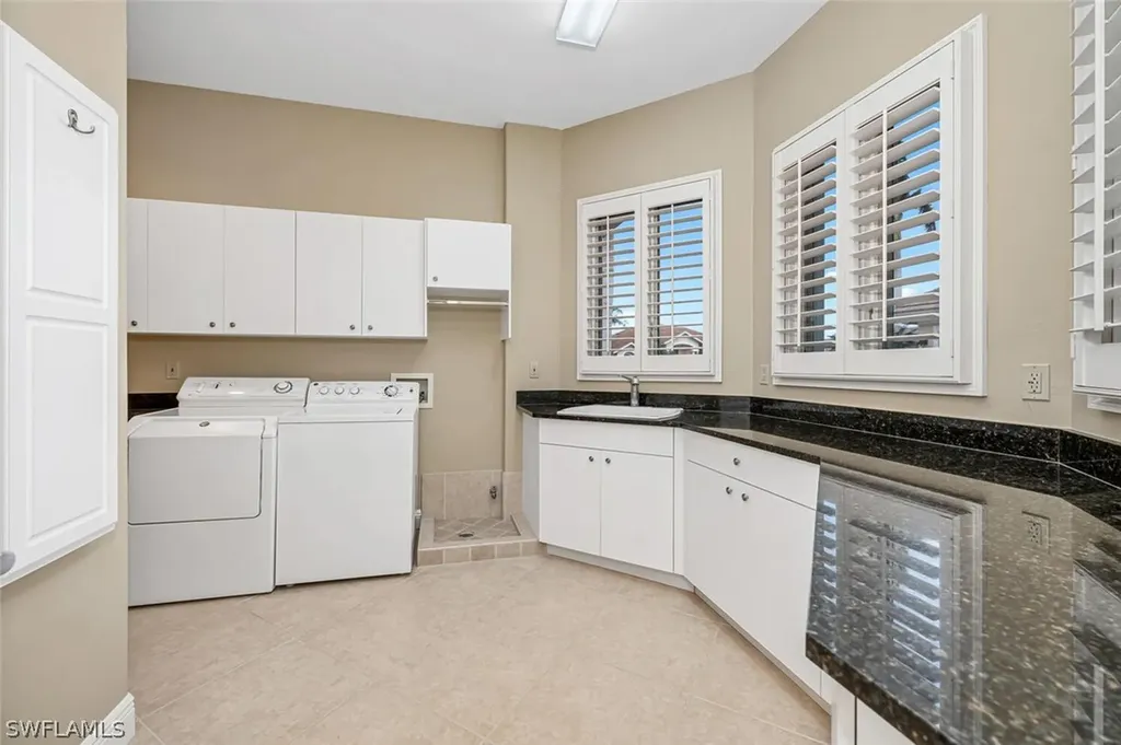 558 Portsmouth Court Naples FL 34110