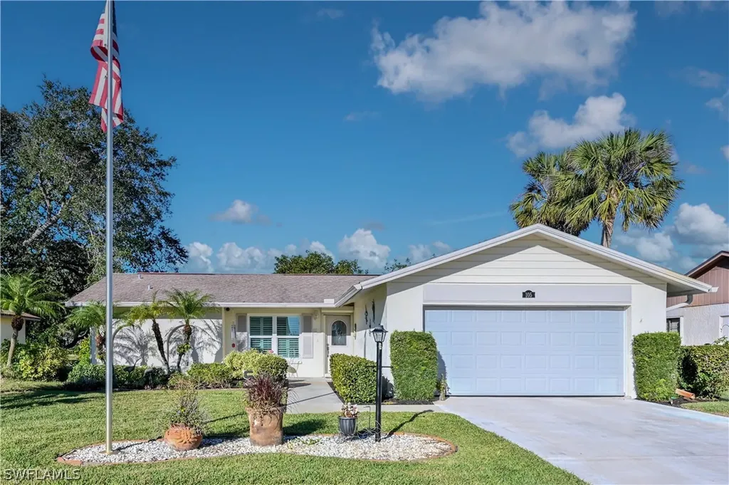 105 Fleur De Lis Lane Naples FL 34112