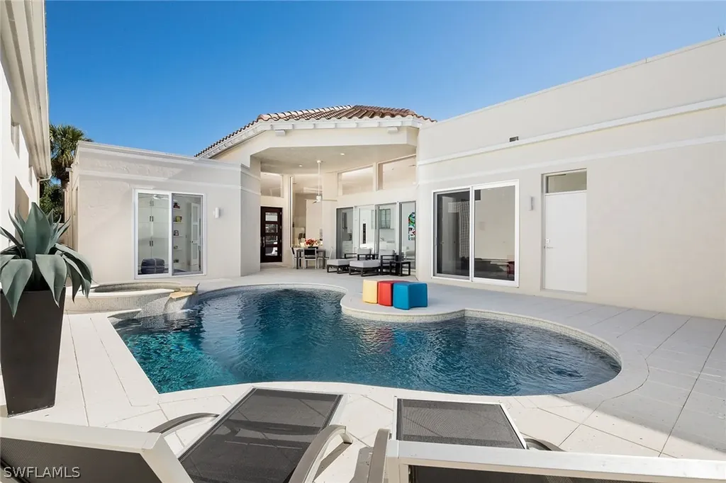 7918 Cocobay Drive Naples FL 34108