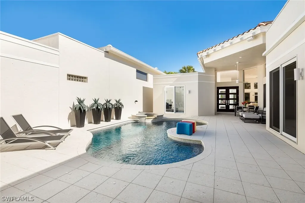 7918 Cocobay Drive Naples FL 34108