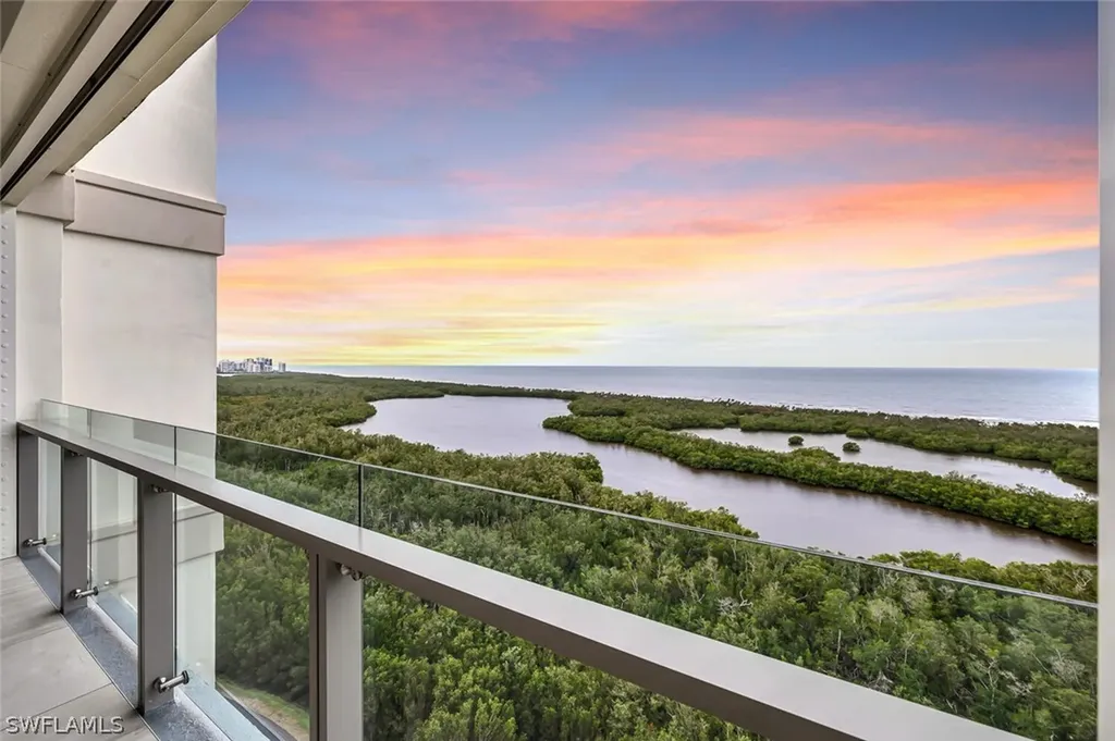 6897 Grenadier Boulevard Naples FL 34108